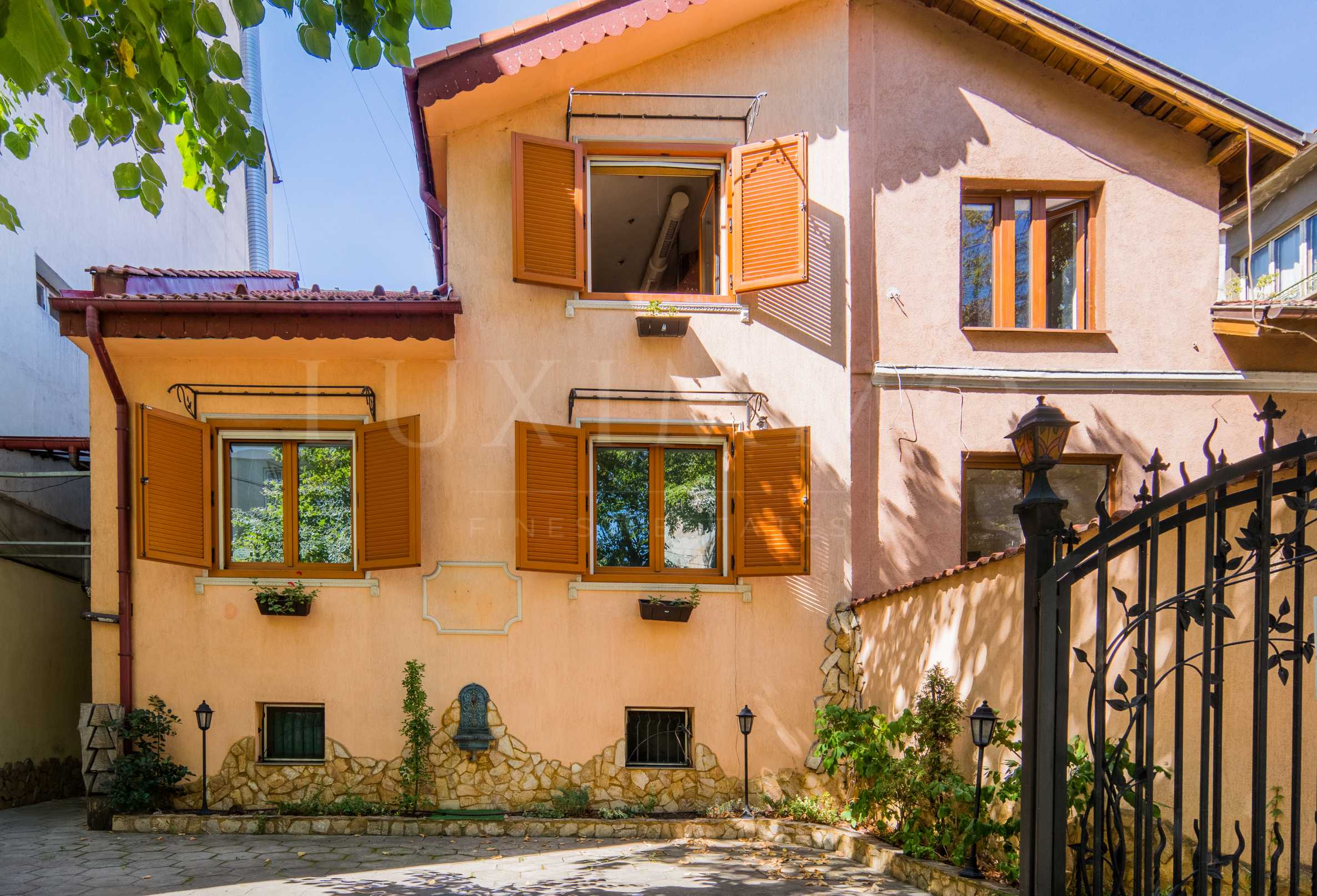 House for sale in Sofia, district"Center", Bulgaria. Sales house. House in Sofia —